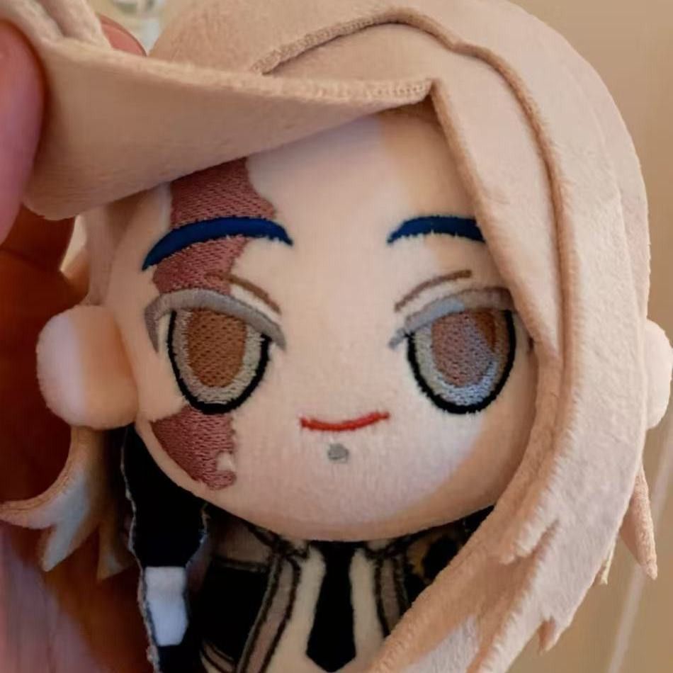 دمية قطنية محشوة على شكل شخصية - مراجعة Anime Merchandise Figure وسعره